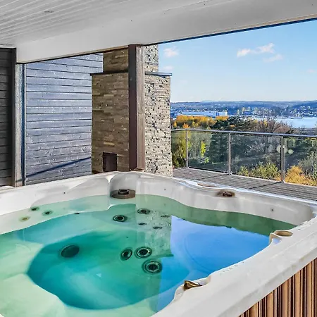 Stunning In With Jacuzzi *